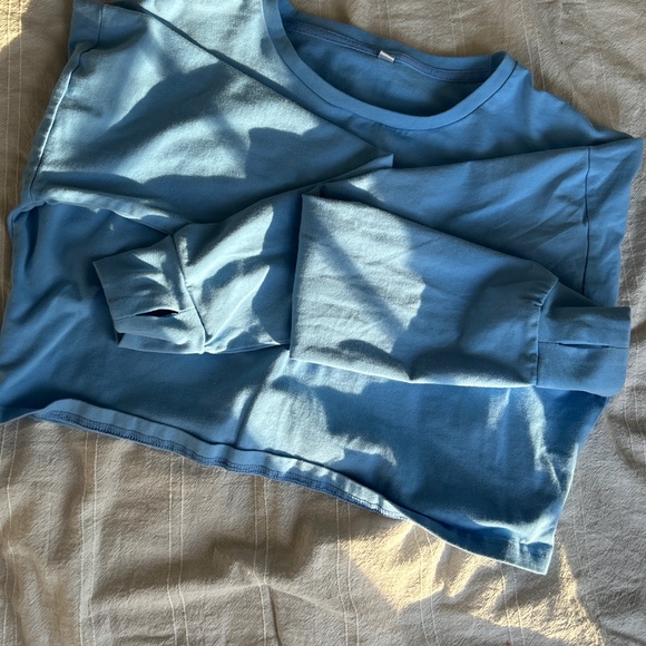 Pair long sleeve cropped tops with thumb holes - Picture 3 of 3